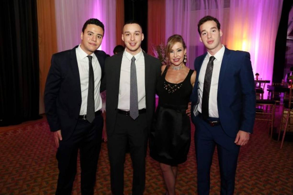 Daniel, Matthew, Lori y Benjamín Goldstein.