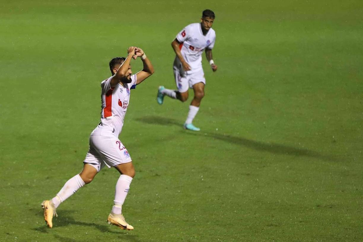 El festejo especial de Jorge Álvarez tras su golazo. Se lo dedicó a su novia Madeline Ordoñez, con quien se comprometió recientemente. ¡Qué viva el amor!