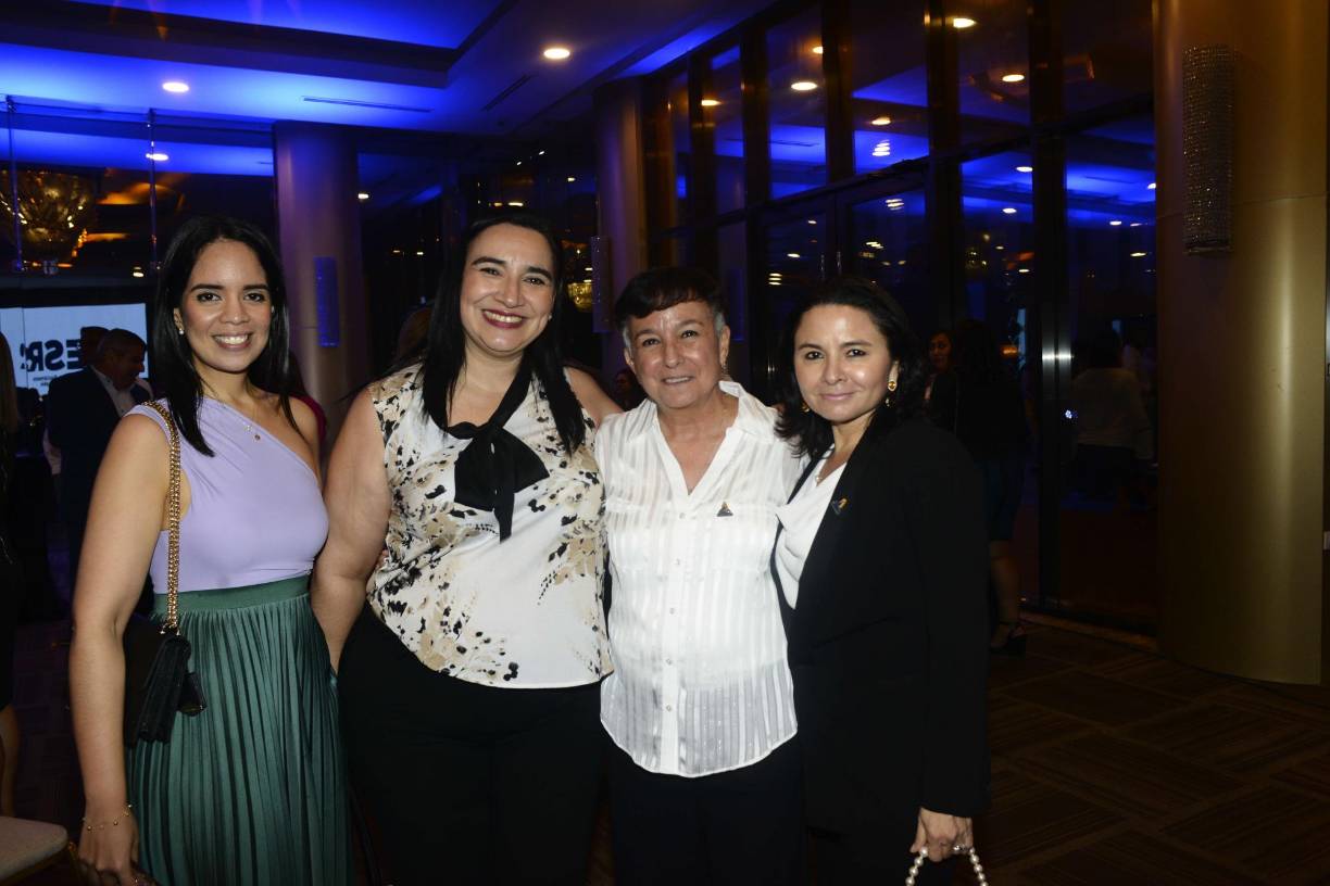 Evelyn Leiva, Eny Bautista, Daisy Pator y Pamela Molina