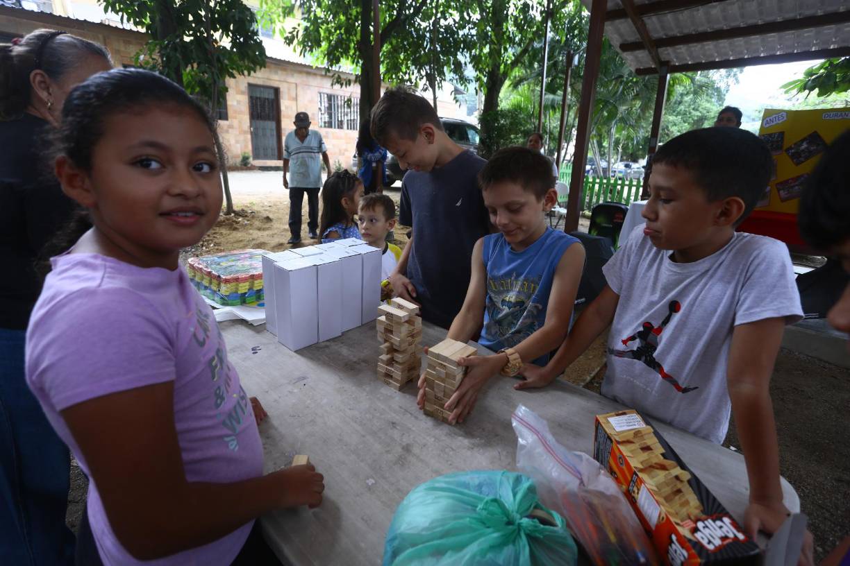 El parquecito, ubicado en la calle principal pavimentada de la colonia San Antonio, se ubica a unos cuantos metros del bulevar del sur.