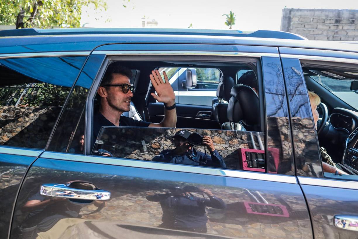  Leonardo García acude al velorio de su padre, el actor Andrés García, en Acapulco, en el estado de Guerrero (México). 