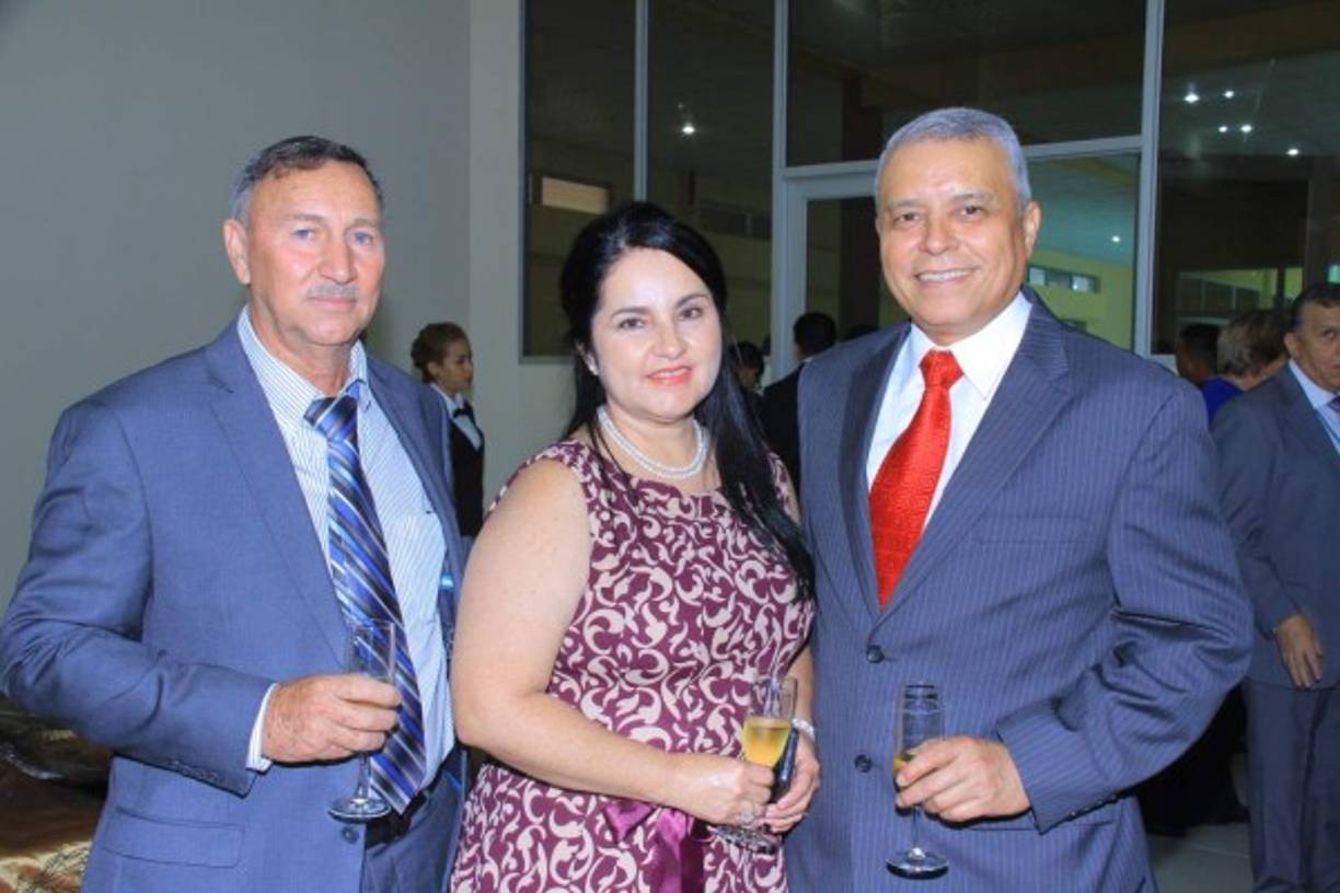 Roldán Suazo junto a Rami y Porfirio Moreno.