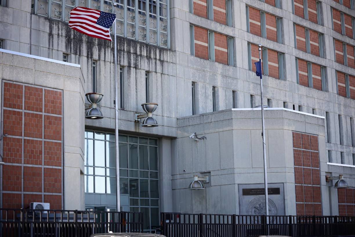 A pesar de que la prisión es reconocida por sus estrictas medidas de seguridad, varios reclusos han intentado evadirse, logrando algunos de ellos su cometido. Uno de los intentos más notorios tuvo lugar en 1981, cuando un prisionero casi logró abordar un helicóptero secuestrado.