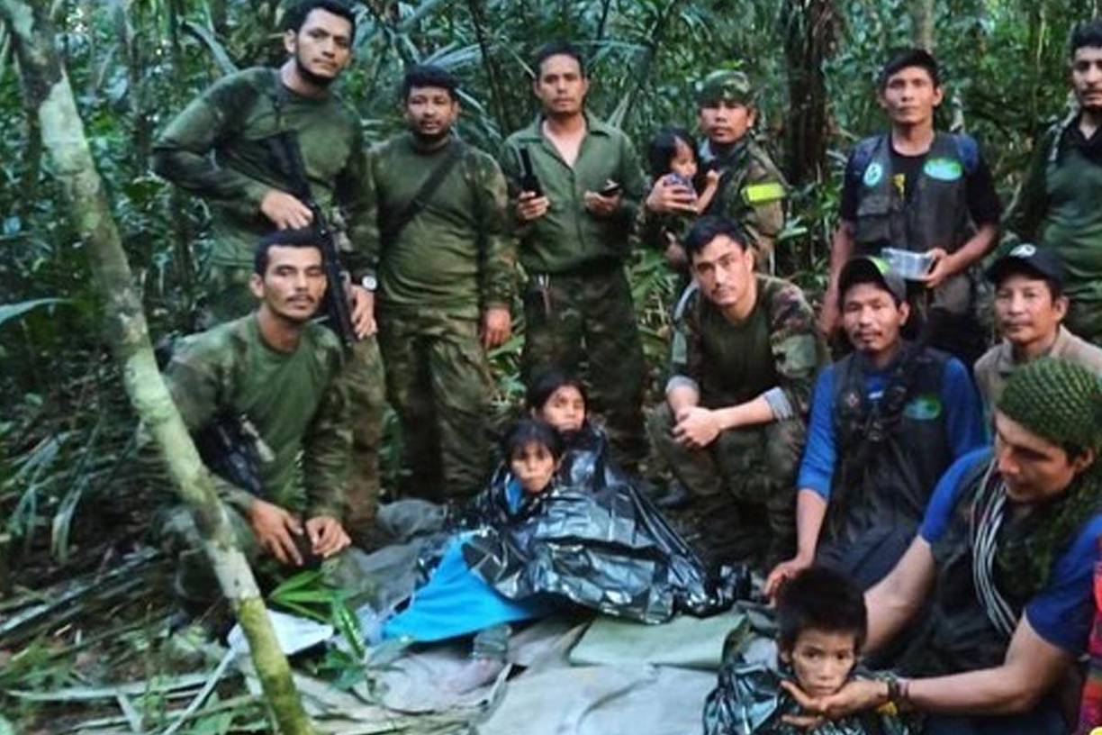 Después de sobrevivir a un accidente aéreo y pasar 40 días de zozobra en la selva amazónica, los cuatro niños colombianos rescatados volvieron a pasar la noche en un lugar seguro y este sábado han sido atendidos por médicos del Hospital Militar Central (HMC) de Bogotá, quienes ratificaron el milagro al asegurar que están en “condiciones clínicas aceptables”.