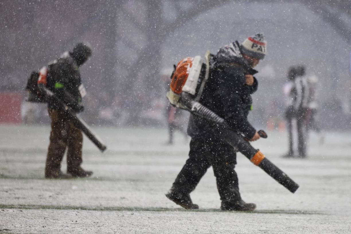 En la Navidad de 2022, “la tormenta del siglo” y más de un metro de nieve en el norte y oeste del inmenso estado de Nueva York, en buena parte rural, dejó decenas de muertos, en particular en la ciudad de Búfalo, en la frontera con Canadá. 