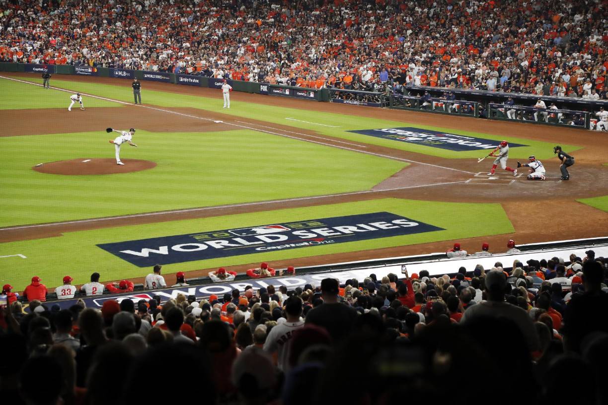 Una linda hondureña presente: Así fue el histórico debut de Mauricio Dubón en la Serie Mundial