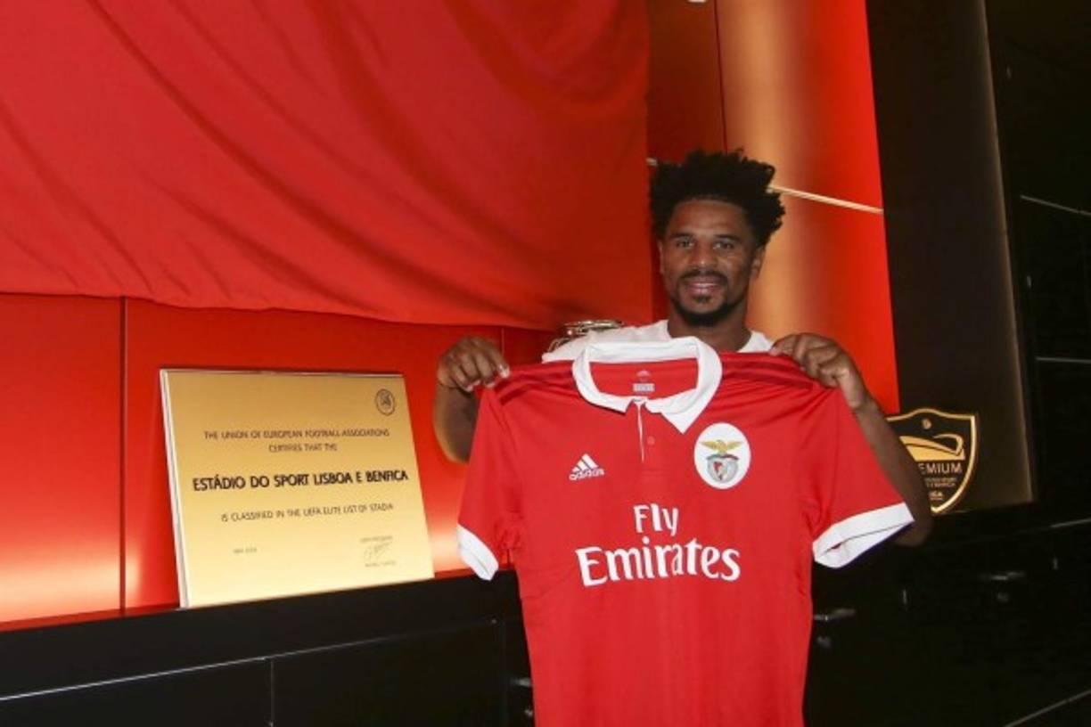 Eliseu ha llegado con un acuerdo con el Benfica para ampliar su contrato una temporada. 'Existían otras propuestas, pero tanto el club como yo teníamos la intención de continuar', ha dicho el jugador.
