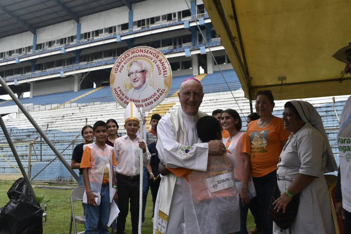 Ángel Garachana Pérez, nació un 3 de septiembre de 1944 y desde niño sintió el llamado de Dios para servir en su obra. 