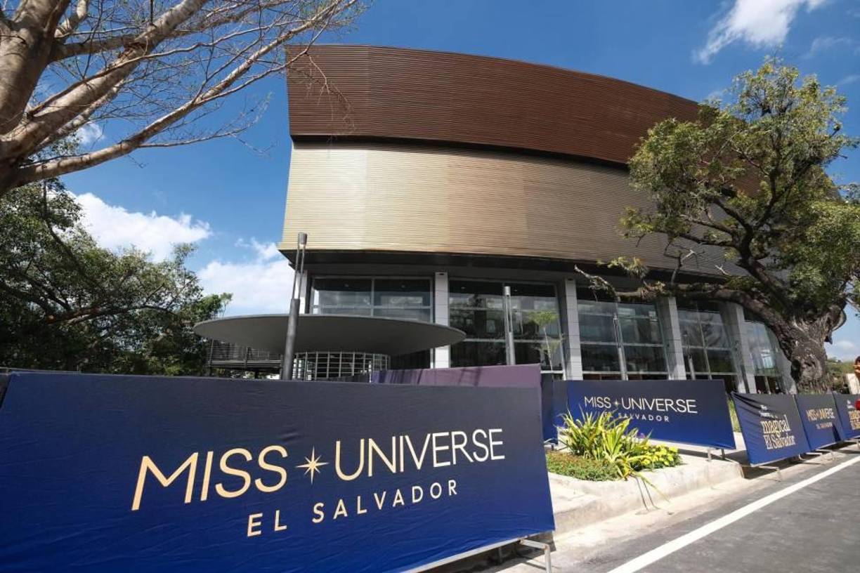 Además de mostrar afinidad por ciertas participantes, Trump también solía elegir las ciudades o países sede para celebrar Miss Universo en virtud de sus intereses comerciales.