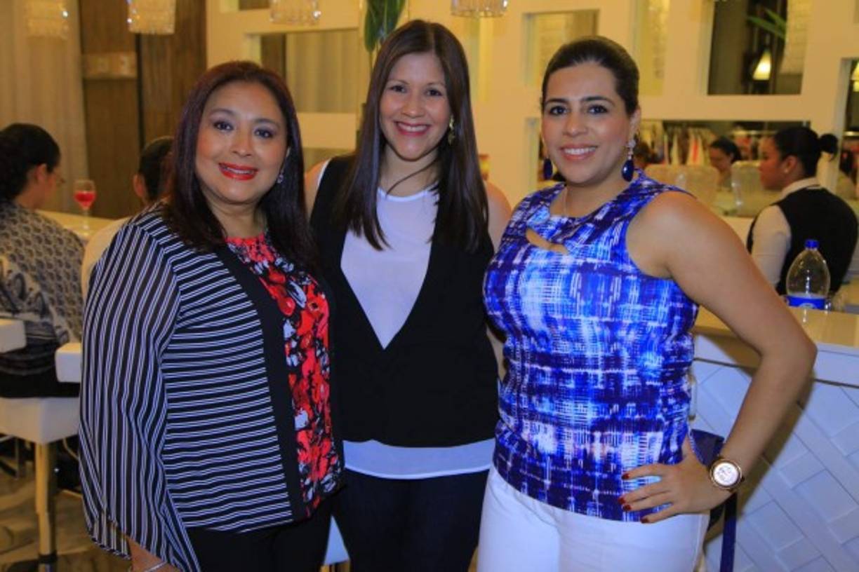 Mirna Carrión, Andrea Handal y Alejandro Moreno.