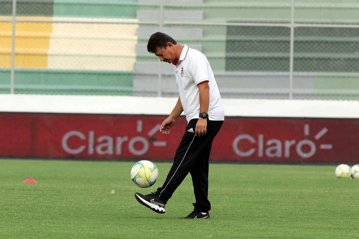 Mauro Reyes demostró que tiene buen toque con el balón en los pies. 