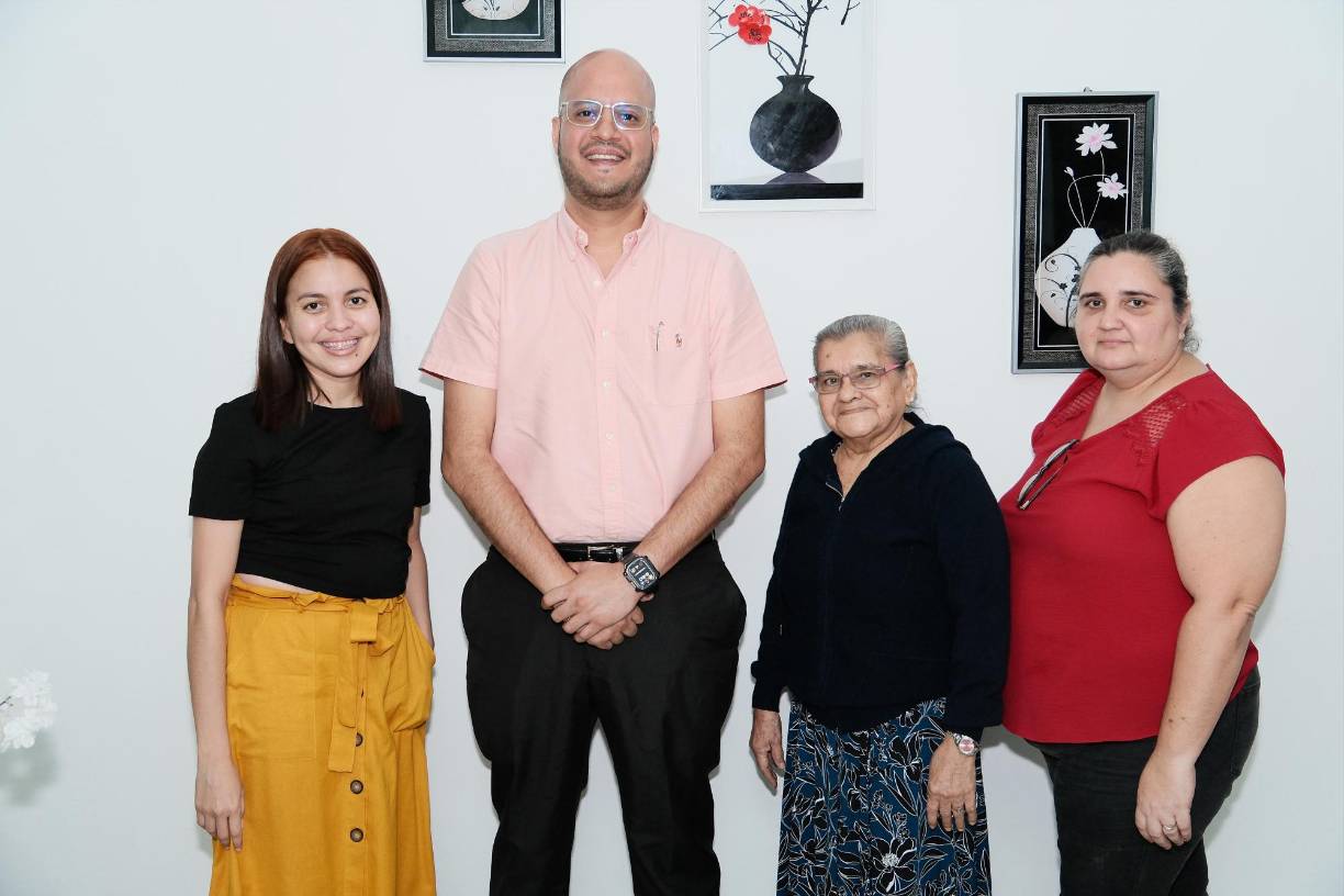 Patricia López, Aníbal Hernández, Norma Borden y Glady Borden