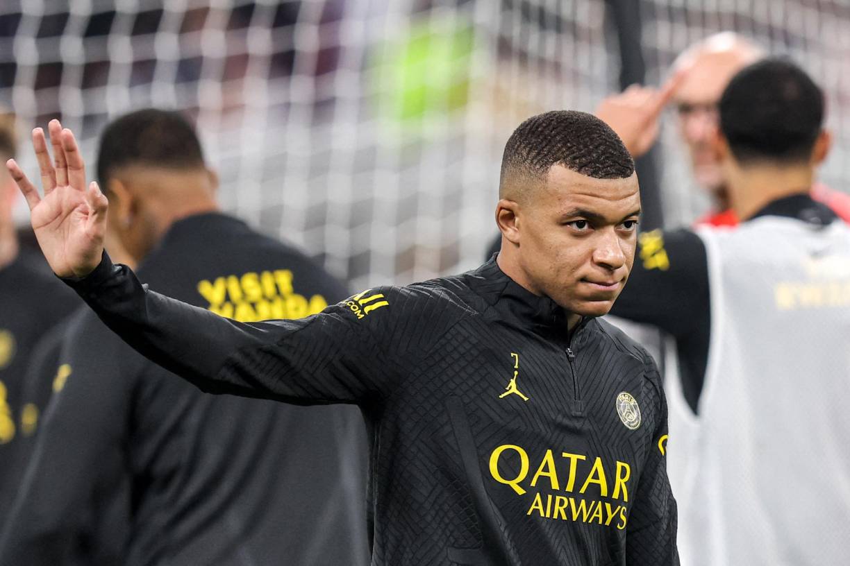 El conjunto parisino saltará al césped con las habituales estrellas, donde destaca su letal tridente compuesto por Neymar Jr., Messi y Kylian Mbappé. Este último causando gran sensación en los últimos años.