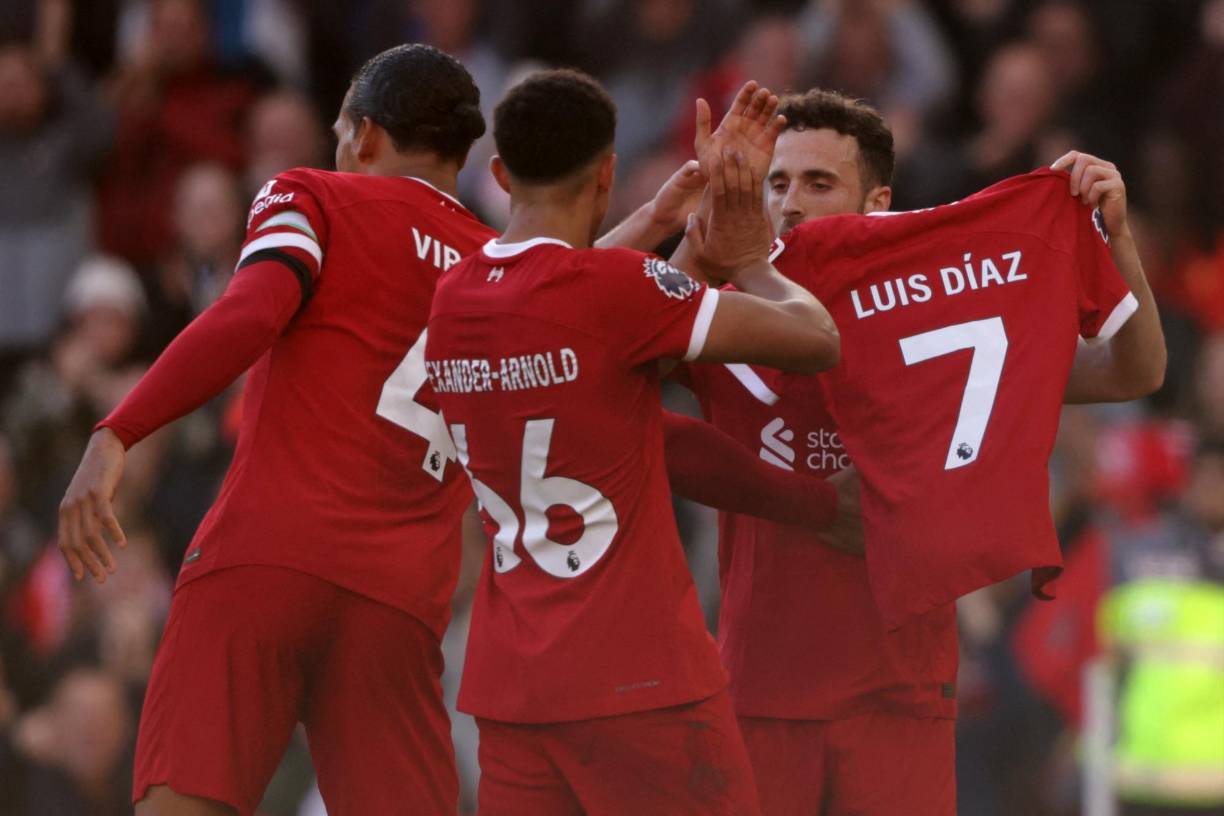 El futbolista colombiano fue descartado por el Liverpool para el duelo de la Premier League ante el Nottingham Forest.