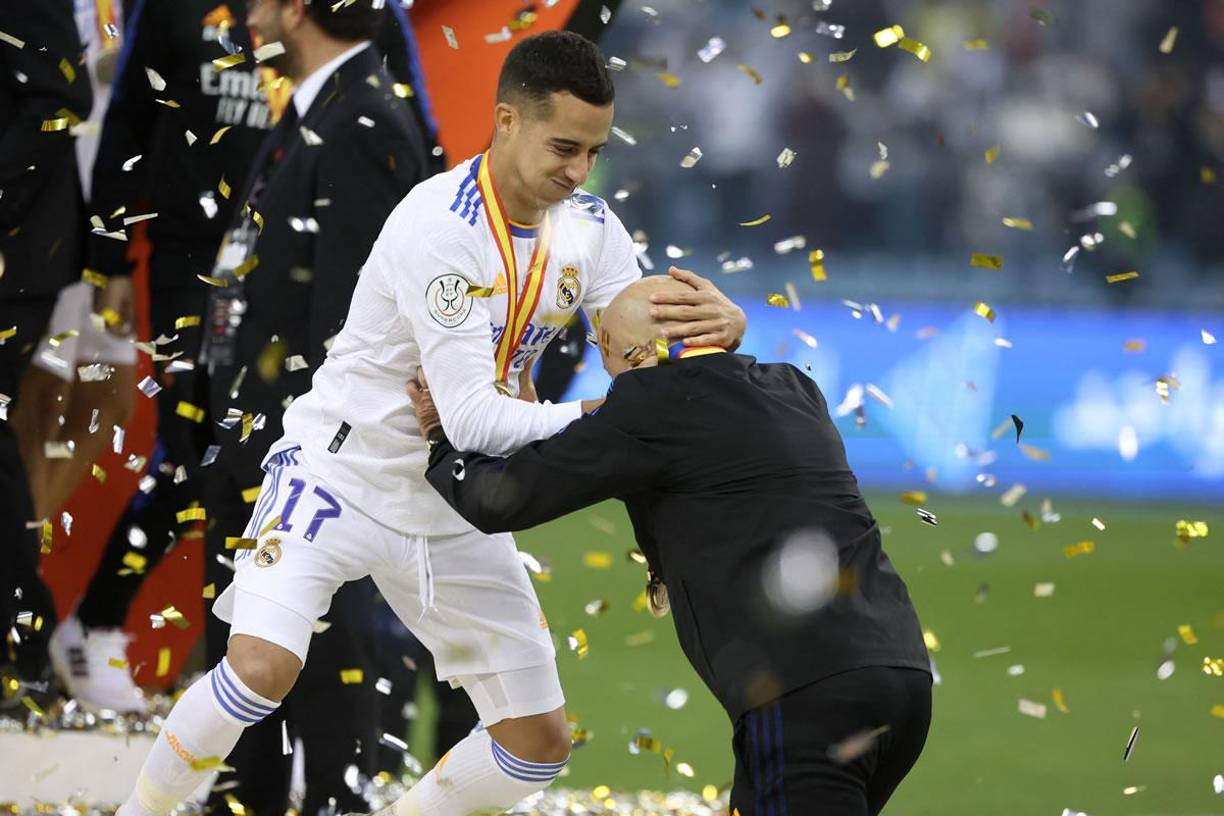 La locura de Lucas Vázquez en los festejos del supercampeón.