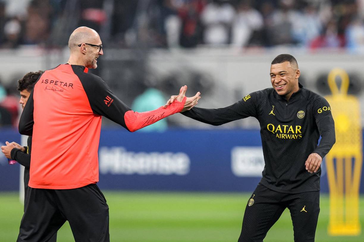 A pesar dela ruptura en el pasado mercado de fichajes, el nombre de <b>Mbappé</b> sigue sonando para llegar al <b>Real Madrid</b> y los seguidores todavìa mantienen la esperanza que el futbolista llegue al equipo.