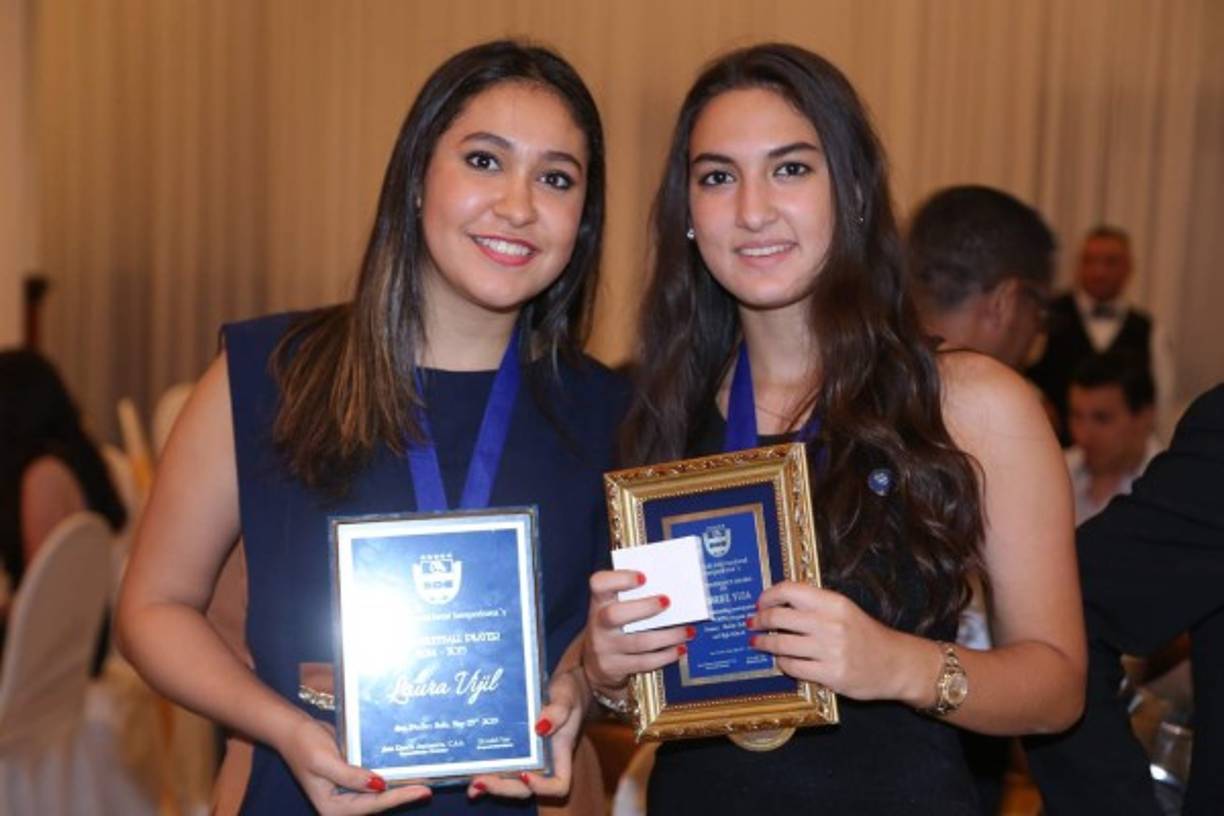 Laura Vijil y Jennifer Yuja.