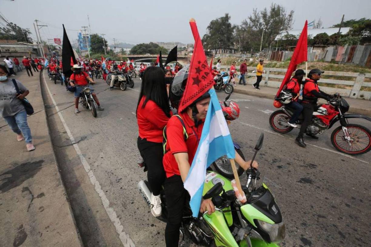 Este grupo de motociclistas también salieron a las calles.
