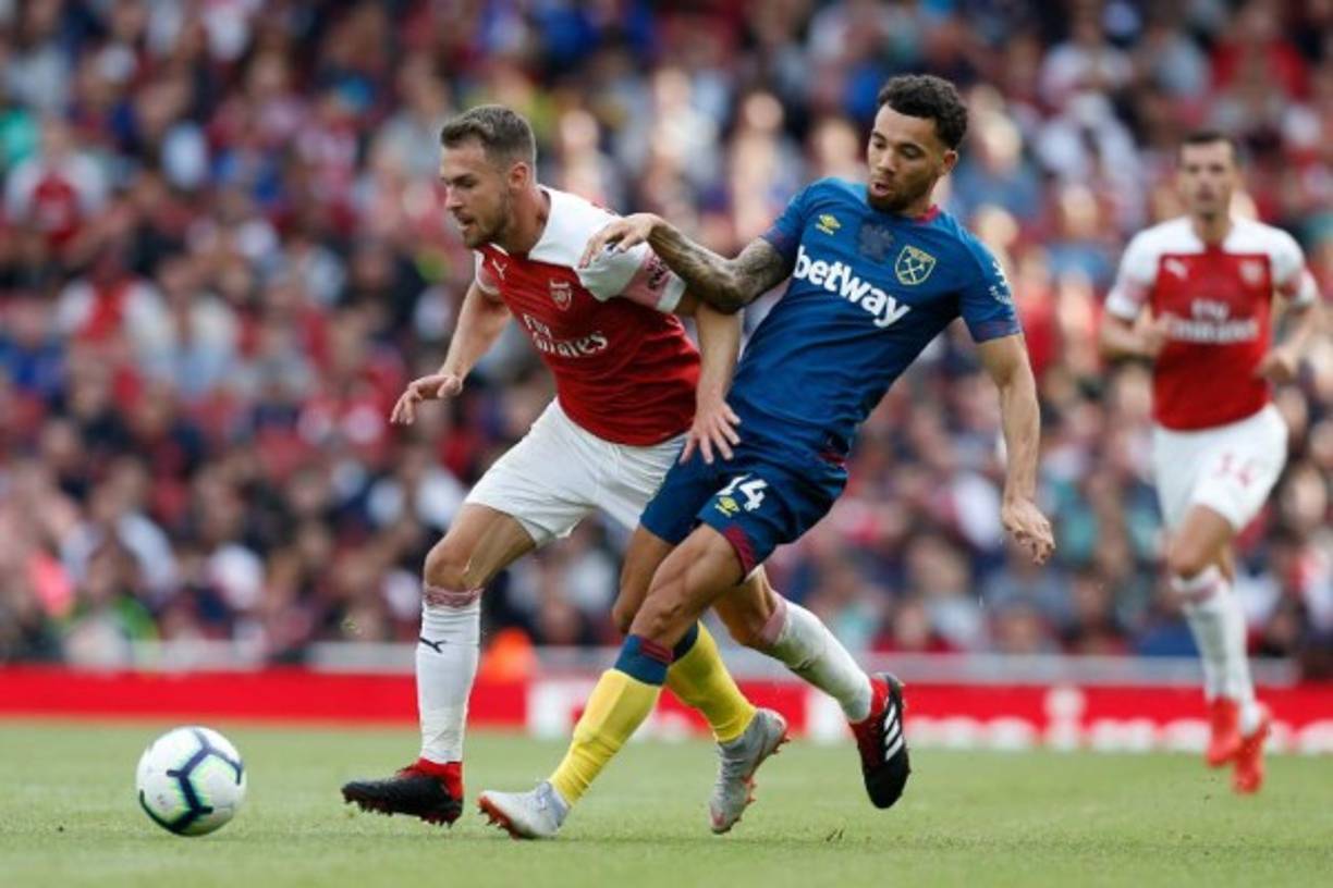 Aaron Ramsey no tiene prisa en negociar su renovación con el Arsenal. Según el Daily Mail, el centrocampista galés, que acaba contrato en 2019, presionará como hizo Özil para conseguir un gran salario.