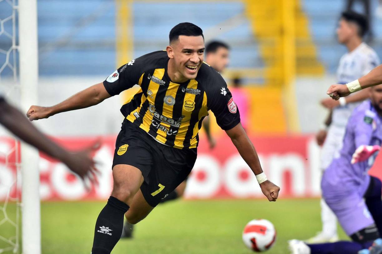 José Alejandro Reyes entró en el segundo tiempo y marcó el 2-0 del Real España.