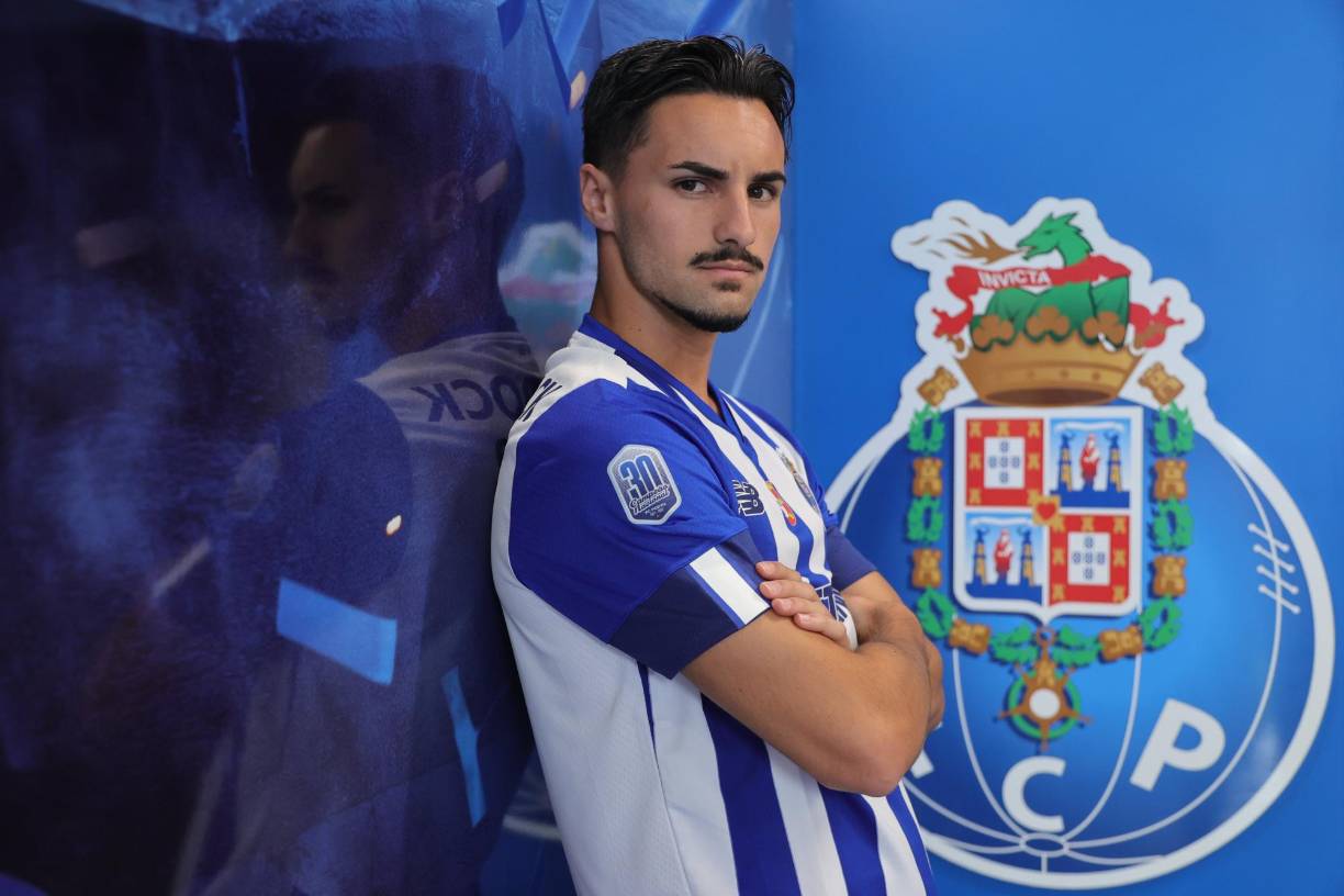 El Oporto ejerce la opción de compra sobre el mediocentro canadiense Stephen Eustaquio por 3.500.000 €.