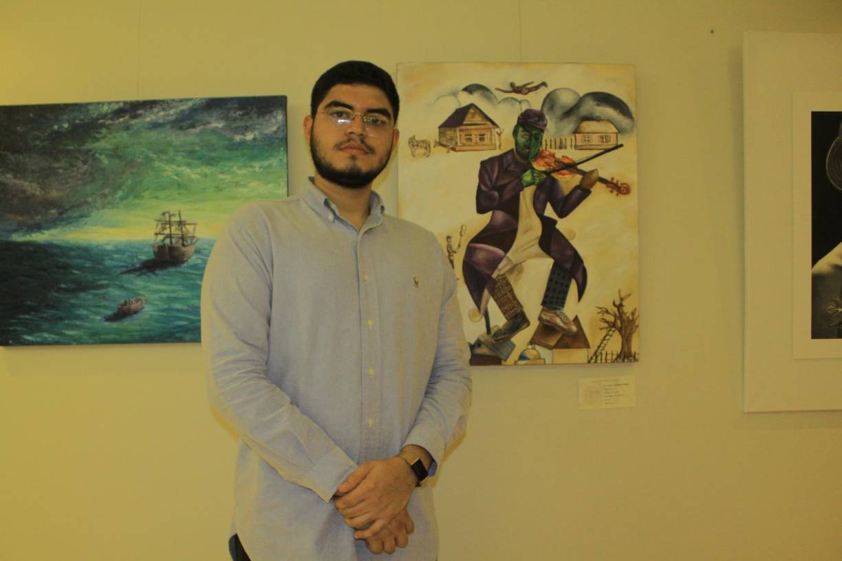 Gerson Cruz presentó su obra “Violinista verde”. 