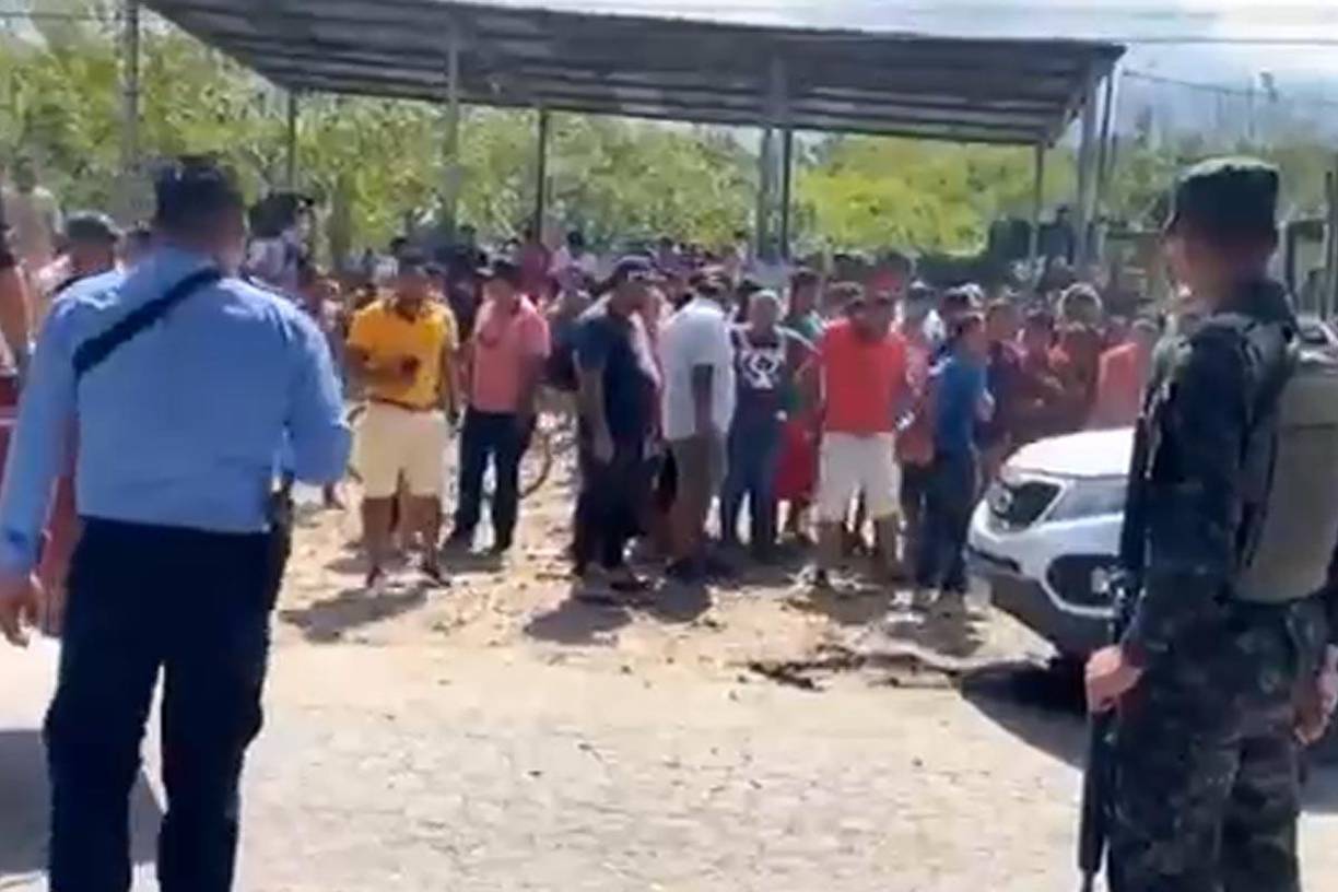 Más de 100 casquillos en la escena de la masacre en Colón