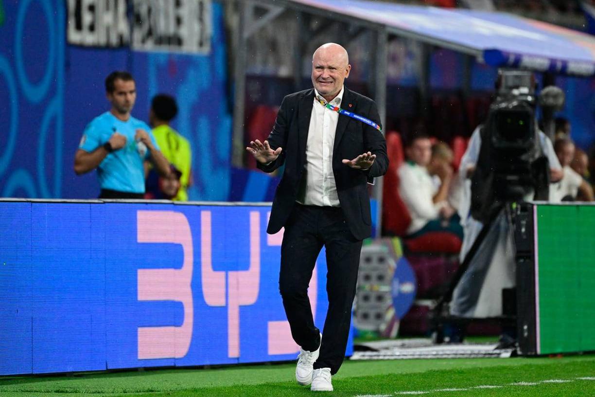 Ivan Hasek - El entrenador checo se embolsa en la Selección de la Repúblca Checa un salario de 250 mil euros.