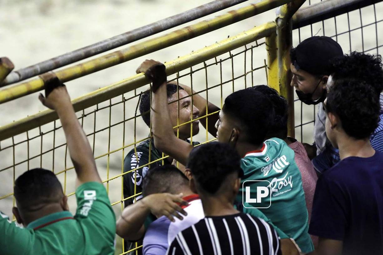 Odín Ramos estuvo hablando con varios aficionados al final del partido.