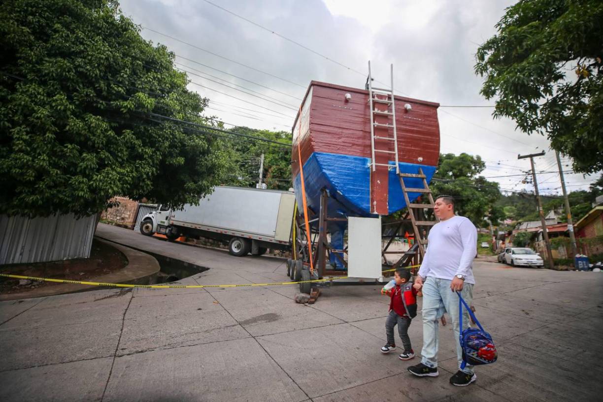 “Rosalinda” por dentro y por fuera: así es el velero que corre riesgo de destrucción