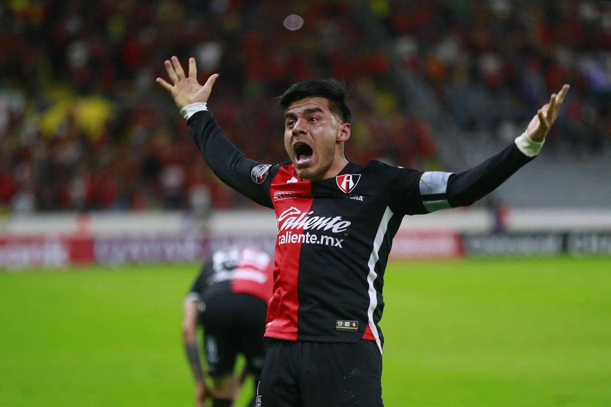 El volante de contención mexicano Aldo Rocha celebra de manera eufórica su gol para el 3-0 del Atlas ante el Olimpia.