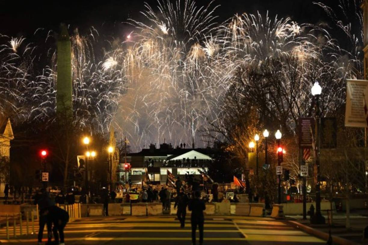 Como lo había hecho al mediodía en su discurso inaugural, el jefe de Estado llamó a la 'unidad' entre los estadounidenses.