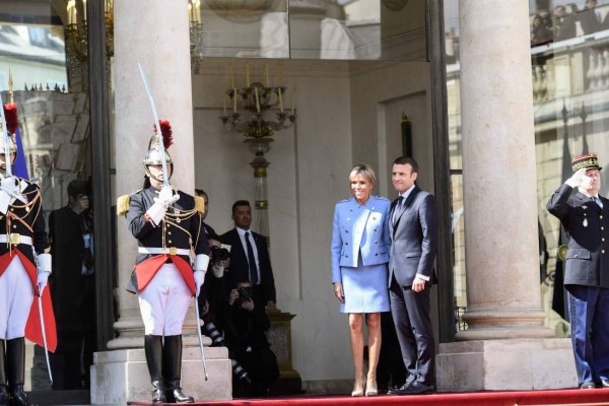 Emmanuel y Brigitte Macron parecen una pareja unida, cariñosa y cómplice, la imagen de un amor que venció todas las adversidades e indiferente al 'qué dirán' por su diferencia de edad.