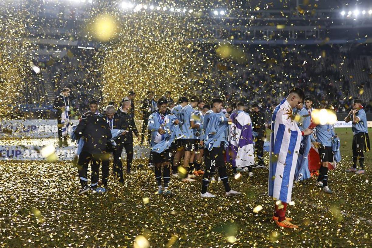 La delegación de la Celeste tiene previsto regresar este lunes cerca del mediodía a Montevideo y el miércoles próximo en la antesala del partido ante Nicaragua serán agasajados ante el público.