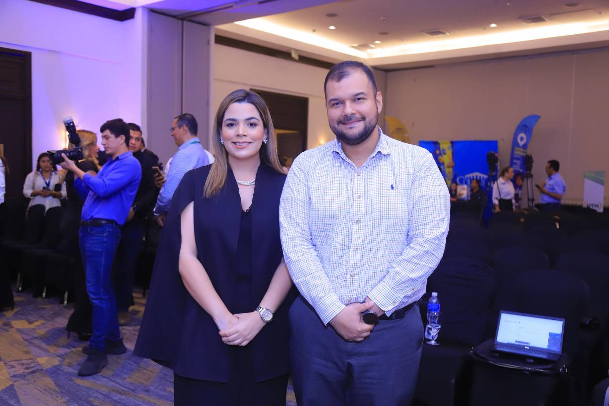 Sarah Zepeda y Gustavo Sánchez