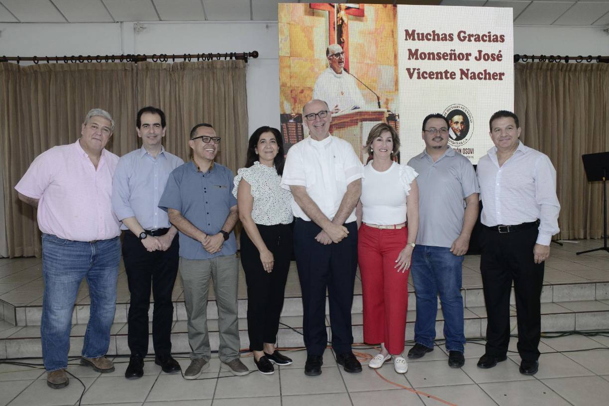 Miembros de la junta directiva de Fundación Obras Sociales Vicentinas OSOVI 