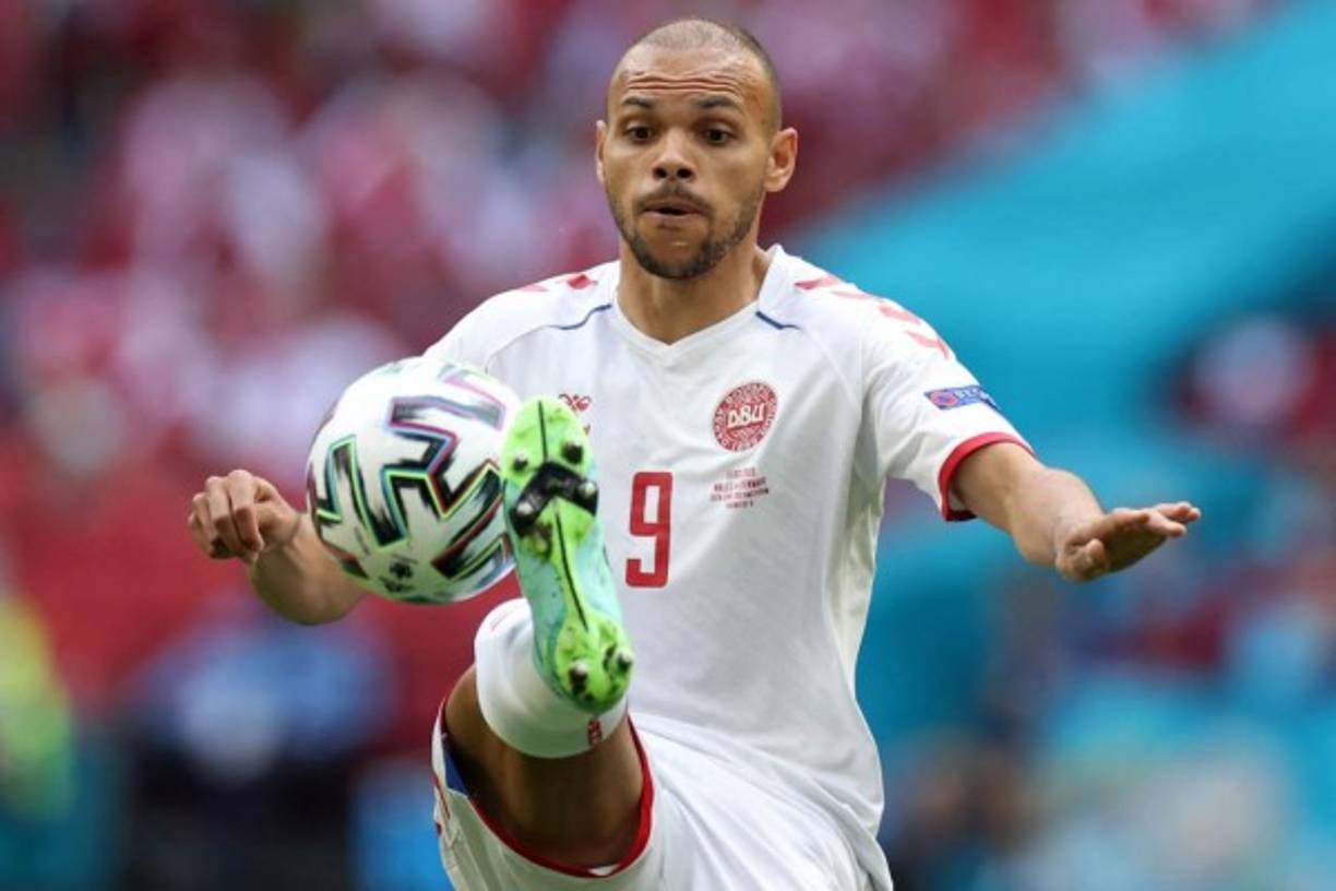 Martin Braithwaite tiene pie y medio fuera del FC Barcelona. El delantero está haciendo una gran Eurocopa con Dinamarca y en el club culé creen que se revalorizará en el mercado. Uno de los interesados en el danés es el Valencia, ya que es una petición expresa del entrenador José Bordalás. De momento, sólo hay interés, no oferta.<br/><br/>Foto - AFP