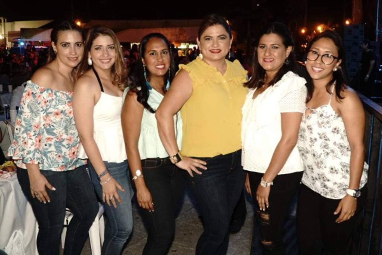 Karla Fernández, Karen Rodríguez, Jeannie Mahchi, Carol Villela, Tutty Bendeck y Paulette Mahchi.