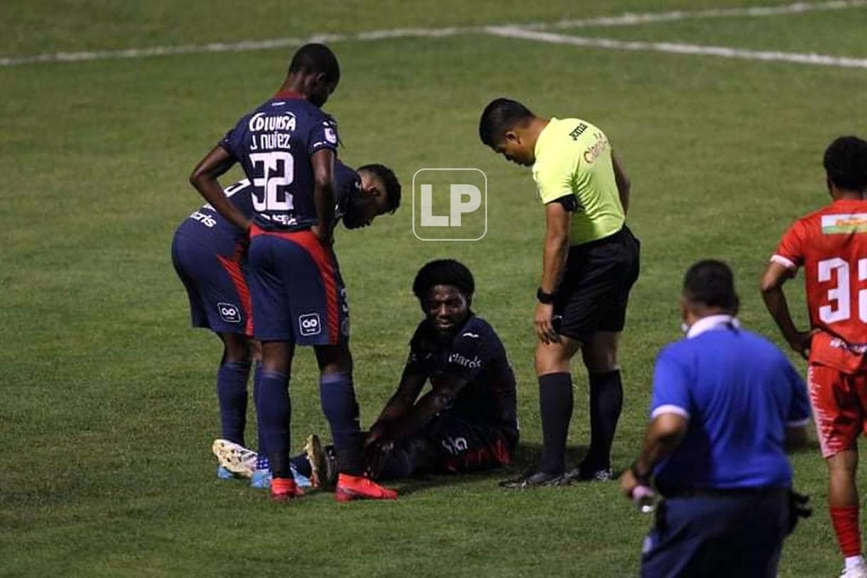 Cristopher Meléndez se tuvo que ir del partido contra la Real Sociedad antes de la media hora por una lesión.