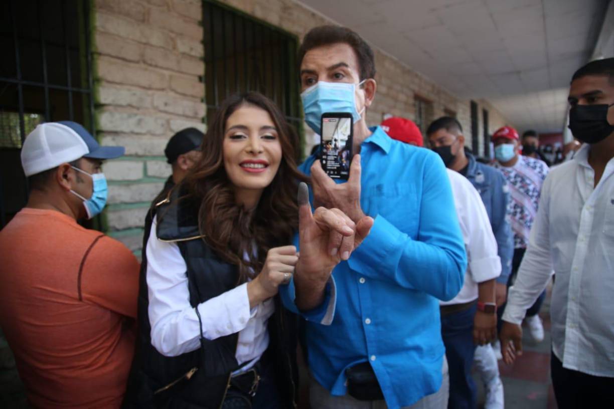 Iroshka Elvir y Salvador Nasralla. 