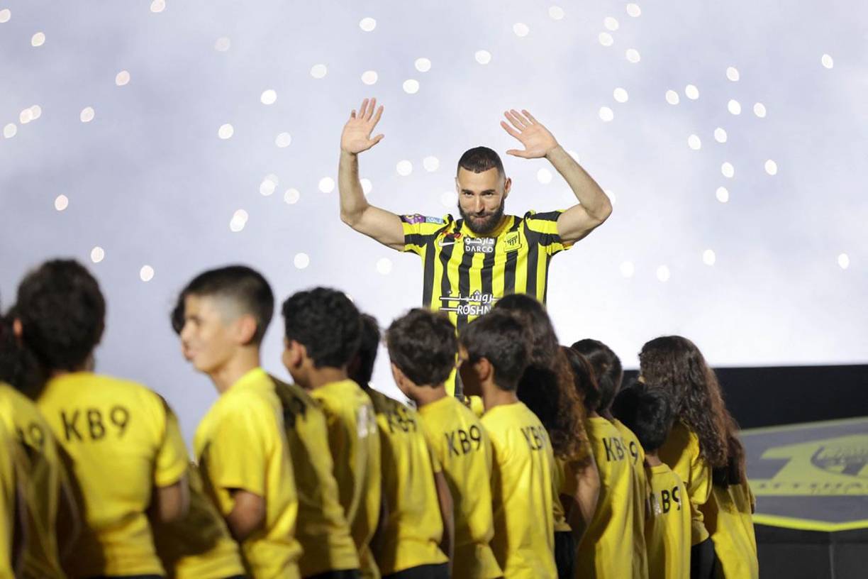 Karim Benzema firmó tres años con el club saudita con un salario que no fue revelado, pero que según medios es de 100 millones de euros por temporada.