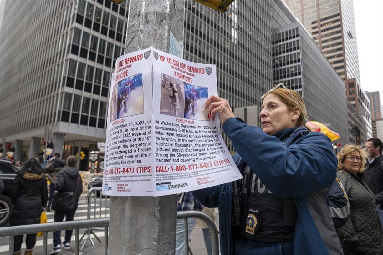 Thompson, oriundo de Minesota, era desde 2021 el CEO de UnitedHealthcare, la mayor aseguradora privada de EE.UU., y llevaba dos décadas en la matriz de la empresa, el grupo UnitedHealth. 