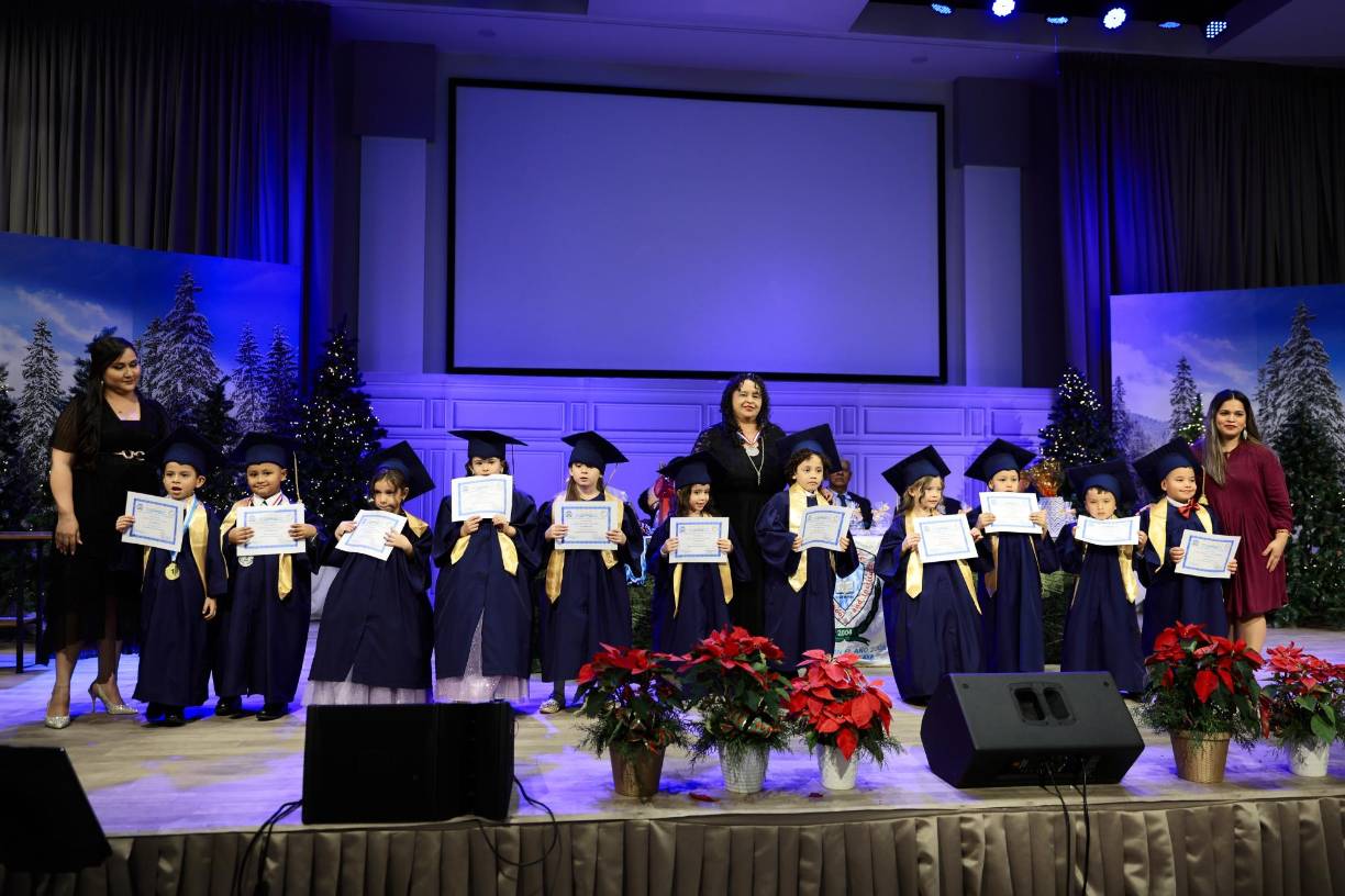 Júbilo y orgullo en la graduación de los alumnos del Instituto Privado Felipe Zelaya y New Life Bilingual School
