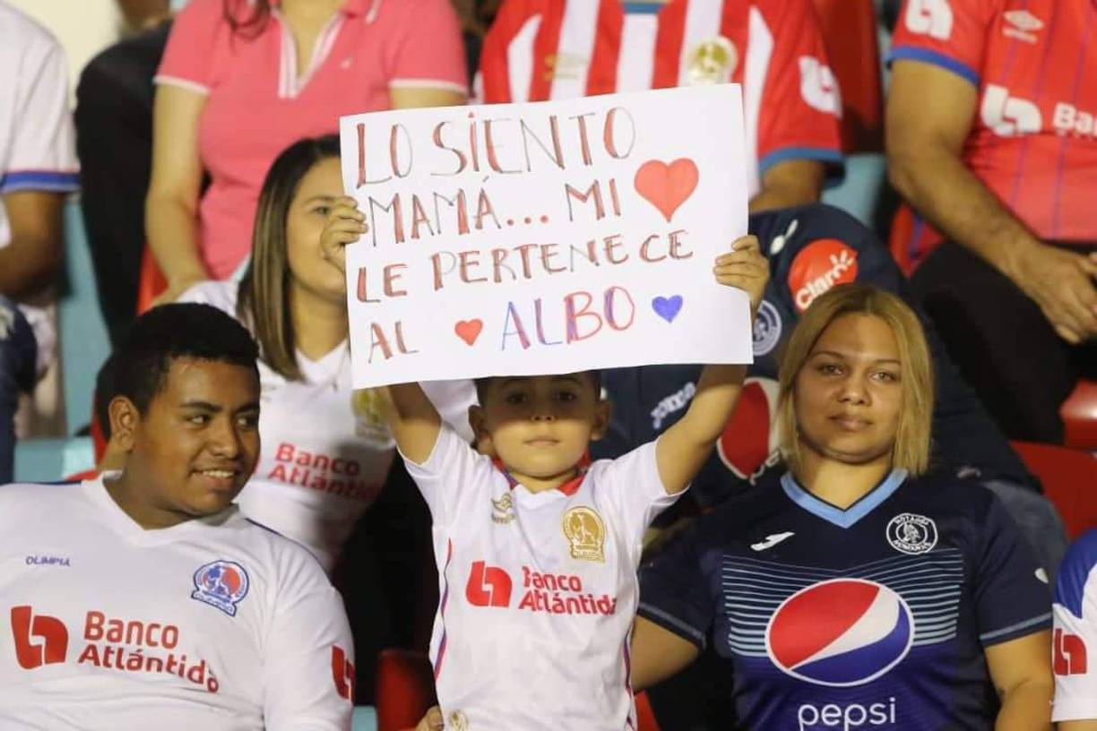 Bellas chicas y la Ultra Fiel: el ambientazo en la semifinal de vuelta Olimpia-Motagua en el Nacional