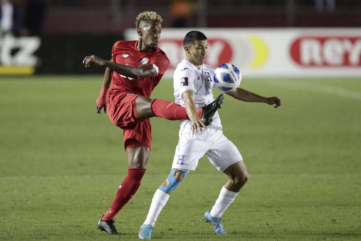 Kevin López: Fue la figura de Honduras contra los panameños ya que marcó el tanto que le dio el empate. El jugador del Comunicaciones estará como extremo ante los mexicanos.