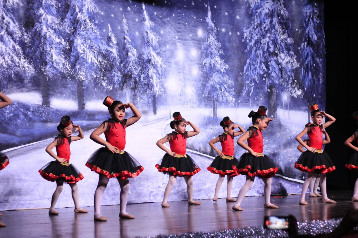 Cabe mencionar que, la presentación del CAS arrancó con un bloque navideño denominado “Santa Village”.