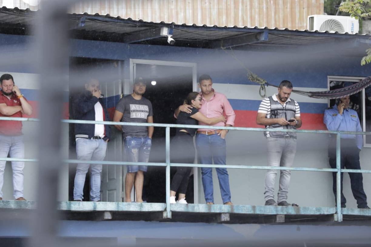 Asimismo, expresó que ya tienen varios datos de la persona responsable de quitarle la vida al hermano de la reconocida comunicadora, y se espera que estas pistas contribuyan a la pronta captura del responsable.