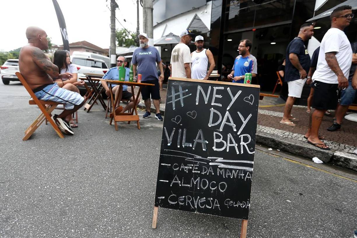 Los aficionados del Santos están listos para recibir a su ídolo Neymar.