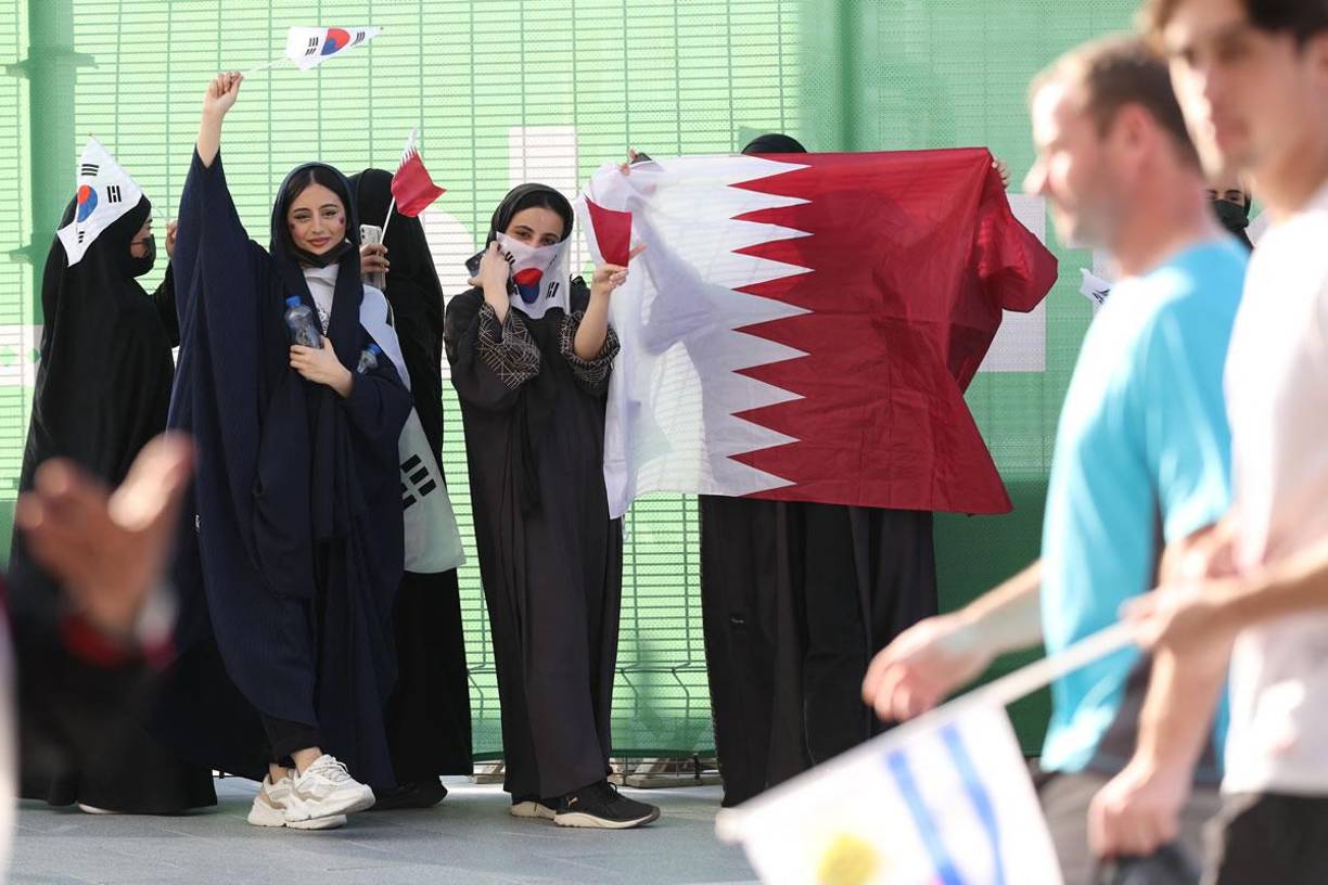 Bellas surcoreanas llegaron con vestimenta árabe para apoyar a su selección.