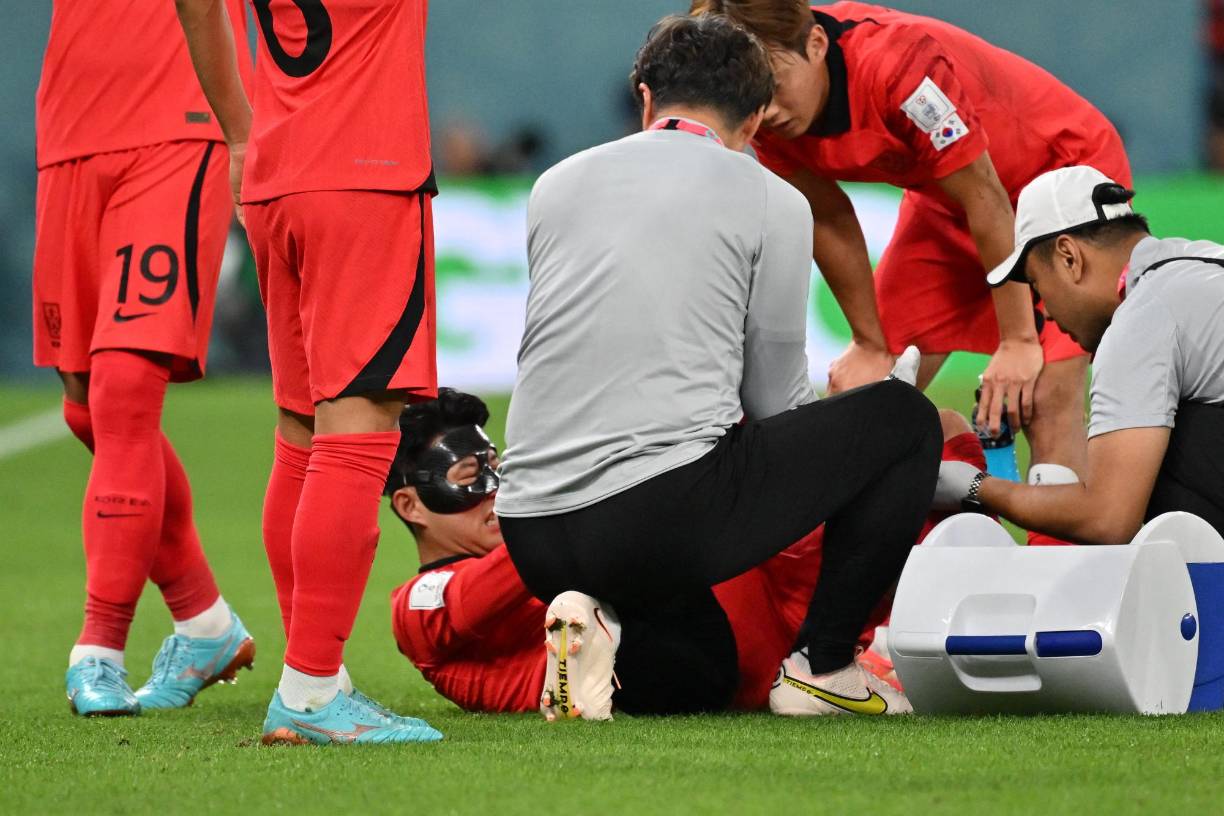 Soony recibió atención y el juego se detuvo por unos minutos.